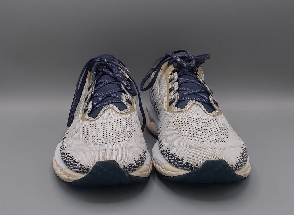 Mizuno Wave Sky Runner shoes, US 11 UK 8.5 EUR 42.5, excellent condition cushioned running footwear.