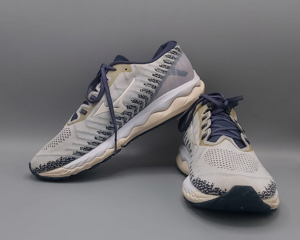 Mizuno Wave Sky Runner shoes, US 11 UK 8.5 EUR 42.5, excellent condition cushioned running footwear.