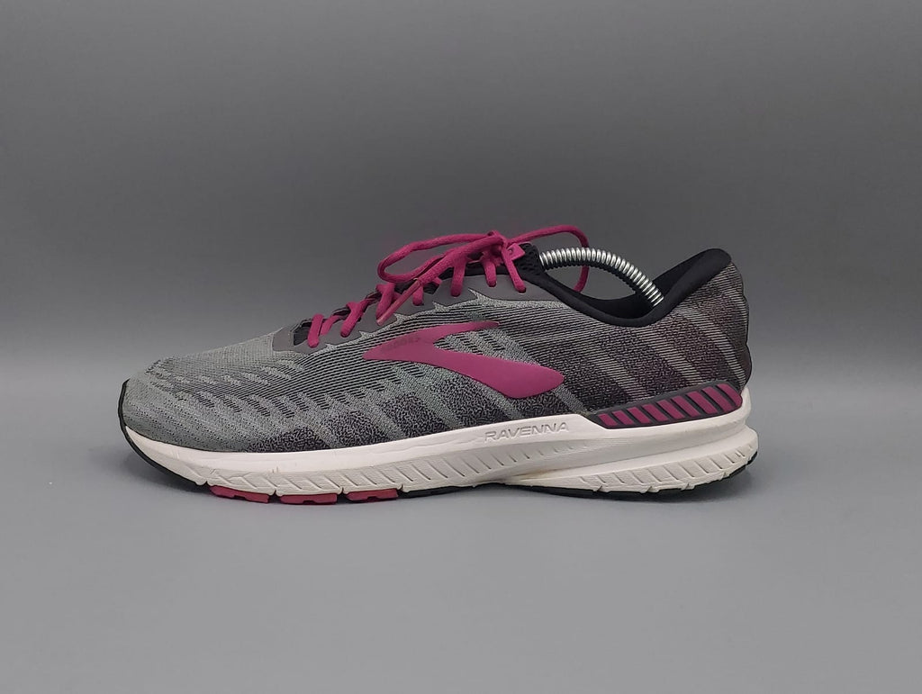 Brooks Ravenna 10 running shoes, US 10.5 UK 8.5 EUR 42.5, premium condition stable cushioned footwear.