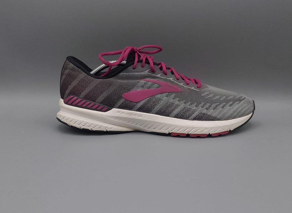 Brooks Ravenna 10 running shoes, US 10.5 UK 8.5 EUR 42.5, premium condition stable cushioned footwear.