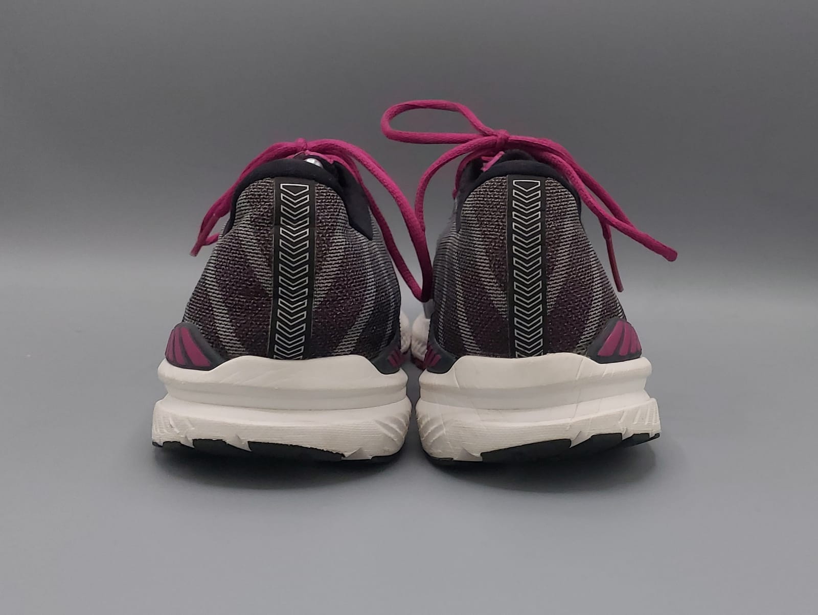 Brooks Ravenna 10 running shoes, US 10.5 UK 8.5 EUR 42.5, premium condition stable cushioned footwear.