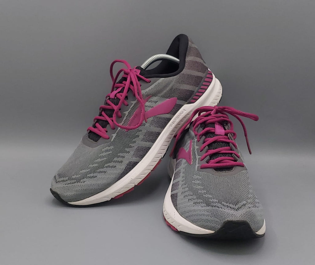 Brooks Ravenna 10 running shoes, US 10.5 UK 8.5 EUR 42.5, premium condition stable cushioned footwear.
