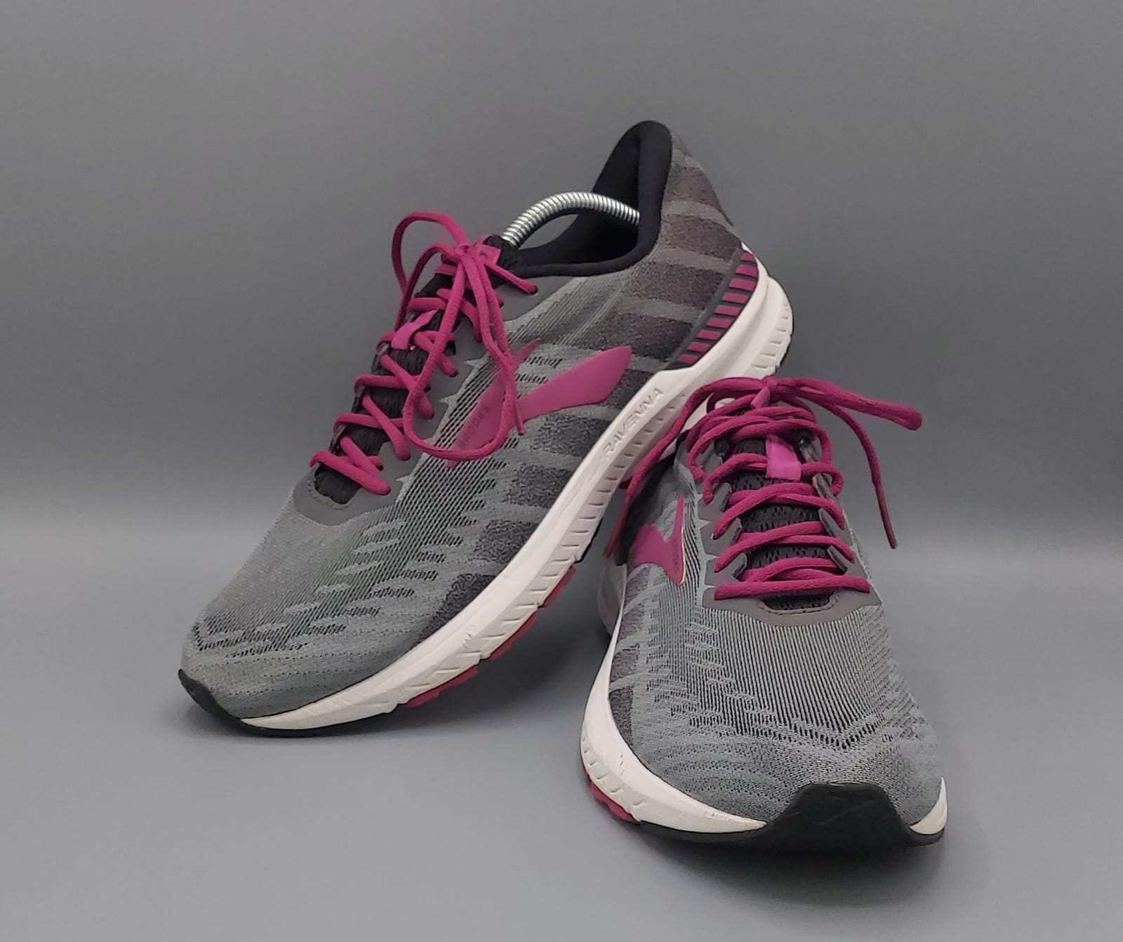 Brooks Ravenna 10 running shoes, US 10.5 UK 8.5 EUR 42.5, premium condition stable cushioned footwear.
