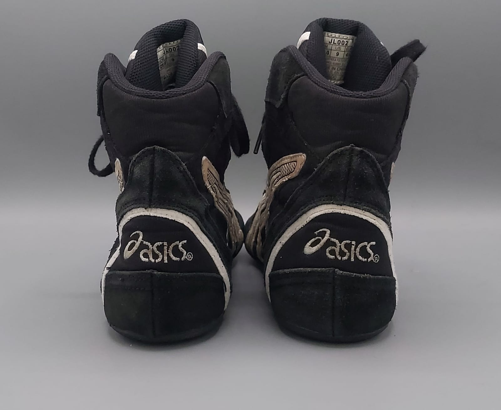 Vintage ASICS shoes, US 9 EUR 41.5, very good condition lightweight casual footwear.