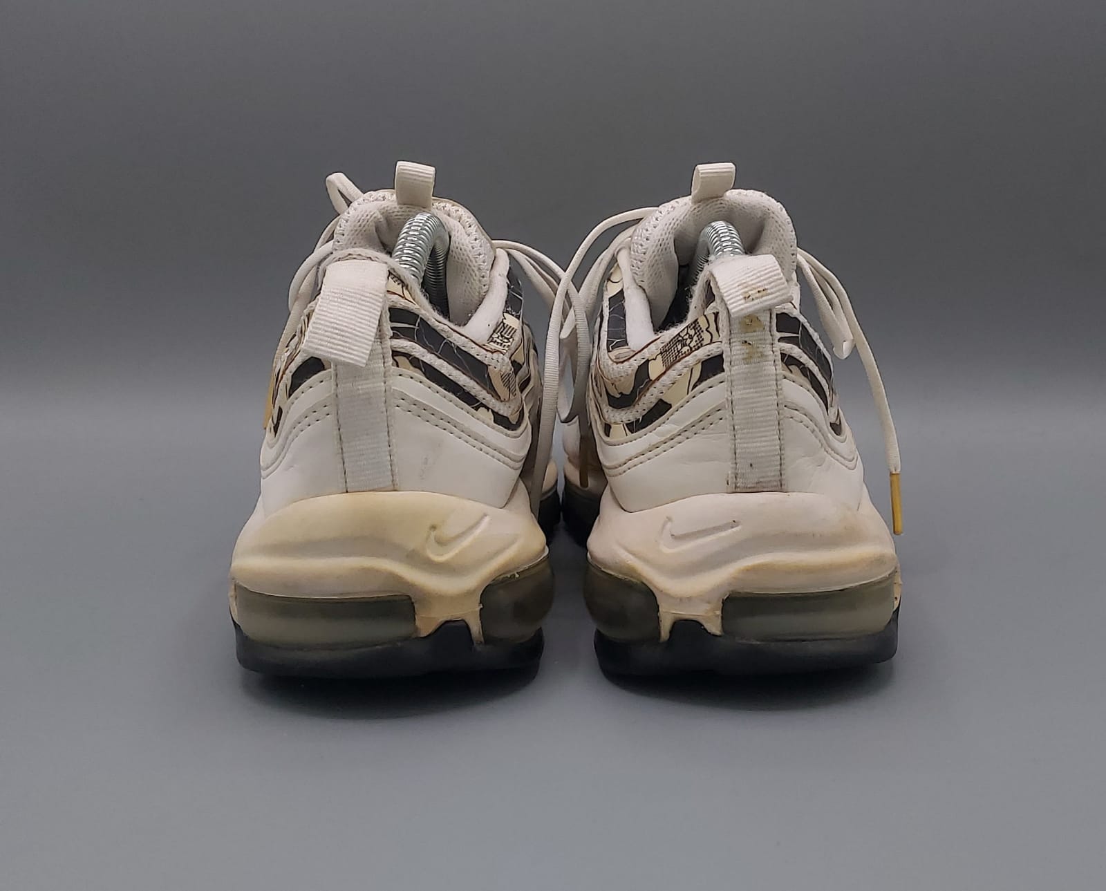 Nike Air Max 97 SE sneakers, US 9 UK 6.5 EUR 40.5, excellent condition cushioned stylish footwear.