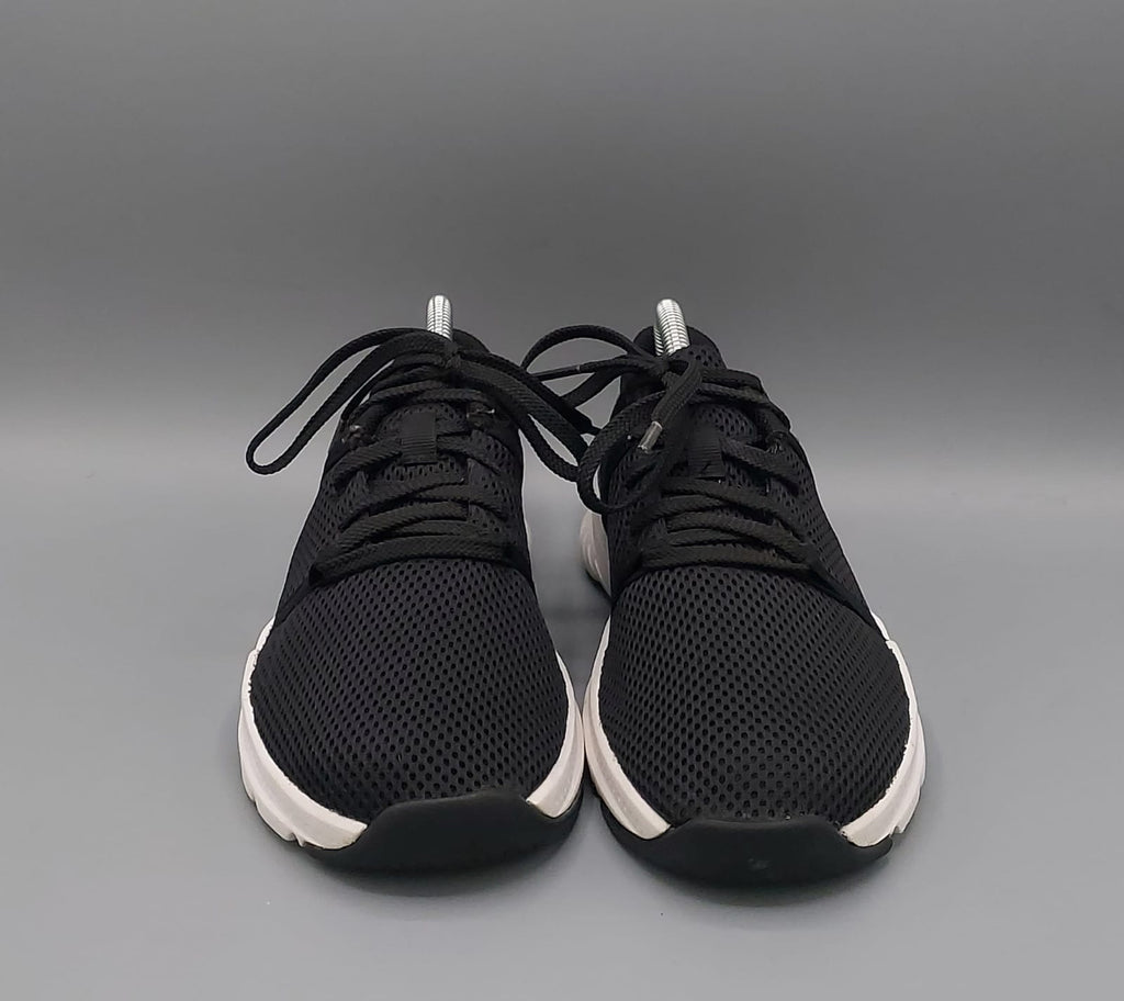 Domyos women’s fitness shoes, LB1508, excellent condition lightweight workout footwear.