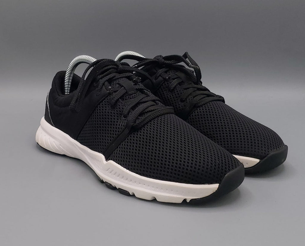 Domyos women’s fitness shoes, LB1508, excellent condition lightweight workout footwear.