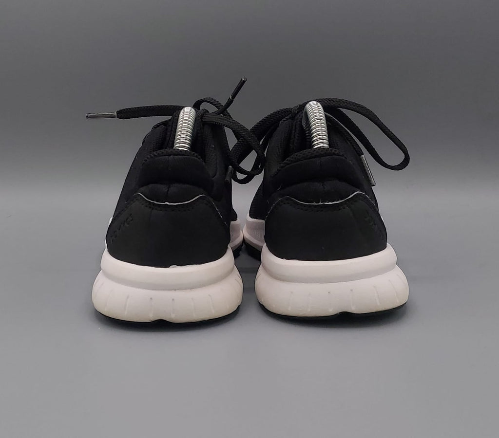 Domyos women’s fitness shoes, LB1508, excellent condition lightweight workout footwear.