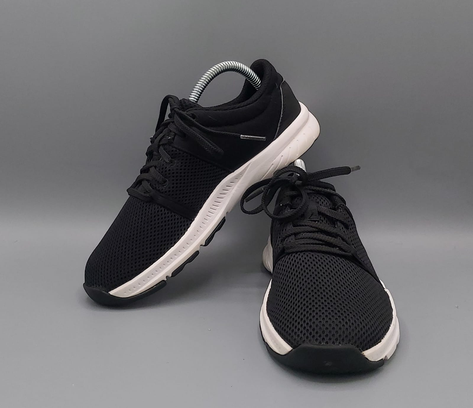Domyos women’s fitness shoes, LB1508, excellent condition lightweight workout footwear.