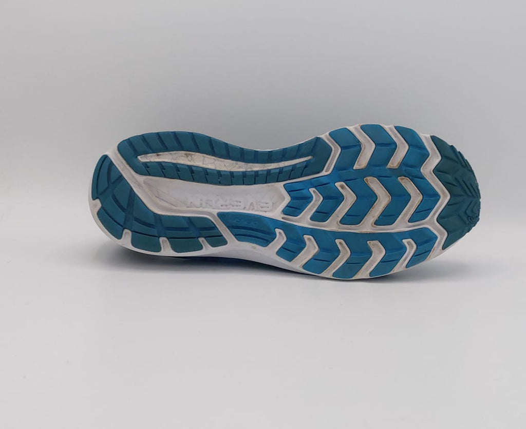 Saucony Everun running shoes, US 10 UK 9, excellent condition cushioned performance footwear.