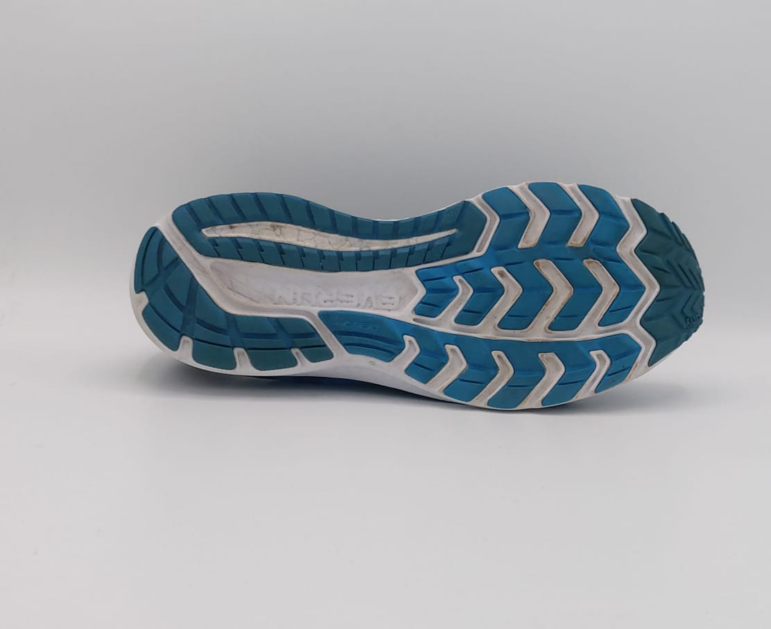Saucony Everun running shoes, US 10 UK 9, excellent condition cushioned performance footwear.