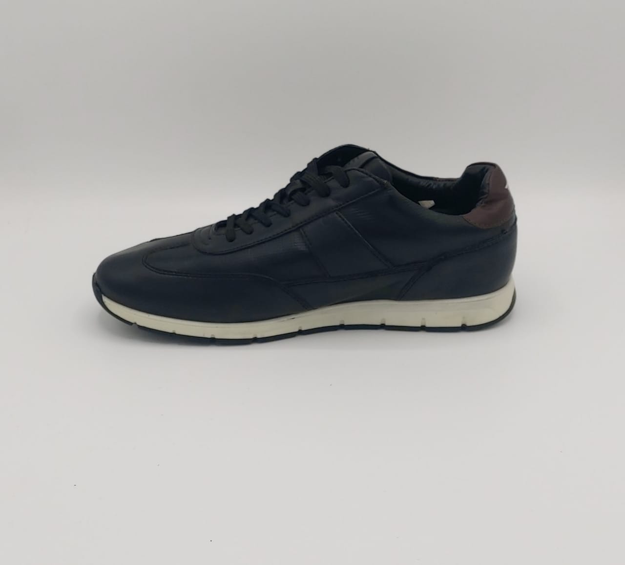 Red Tape Taylor shoes, US 9 UK 8, premium condition stylish casual footwear.