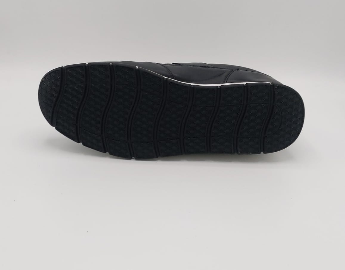 Red Tape Taylor shoes, US 9 UK 8, premium condition stylish casual footwear.