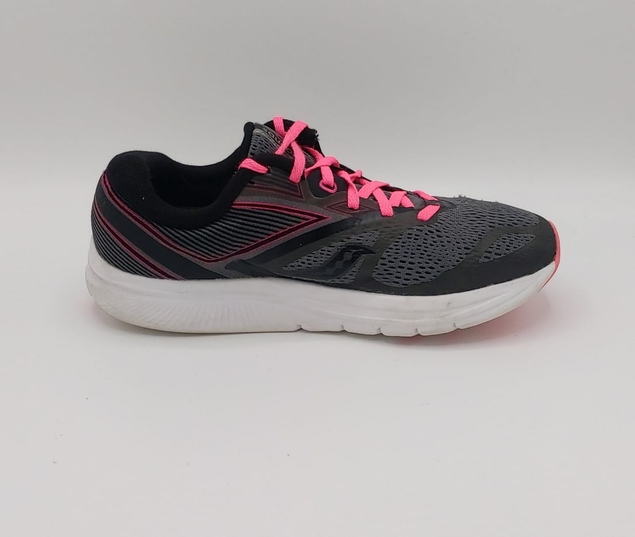 Saucony Everun running shoes, US 11 UK 9, excellent condition cushioned performance footwear.