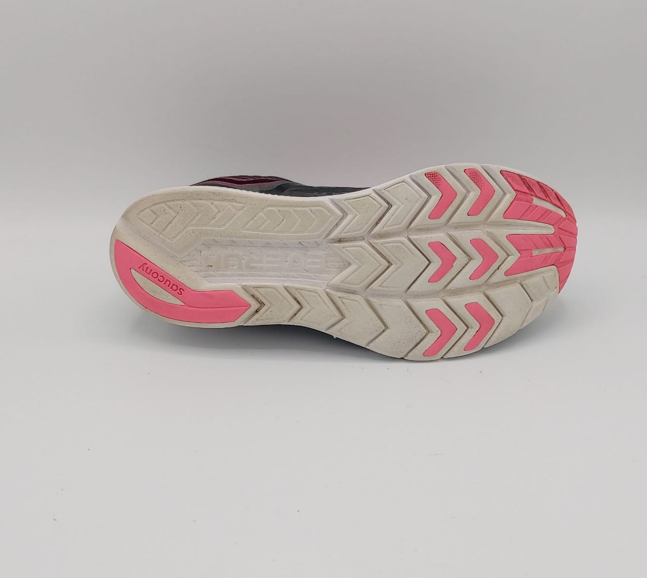 Saucony Everun running shoes, US 11 UK 9, excellent condition cushioned performance footwear.