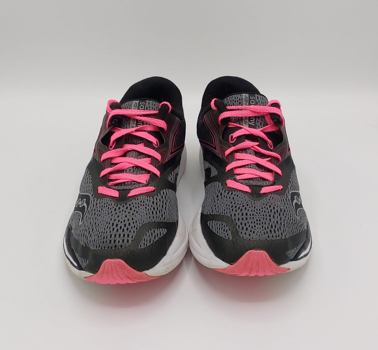 Saucony Everun running shoes, US 11 UK 9, excellent condition cushioned performance footwear.