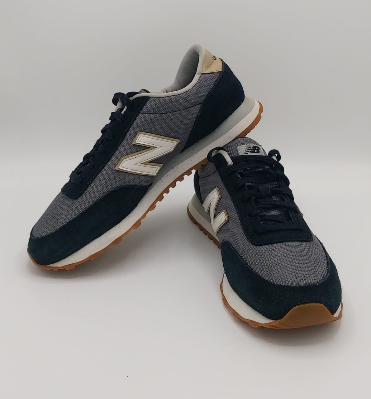 New Balance 501 sneakers, US 9 UK 8.5, premium condition classic retro casual footwear.