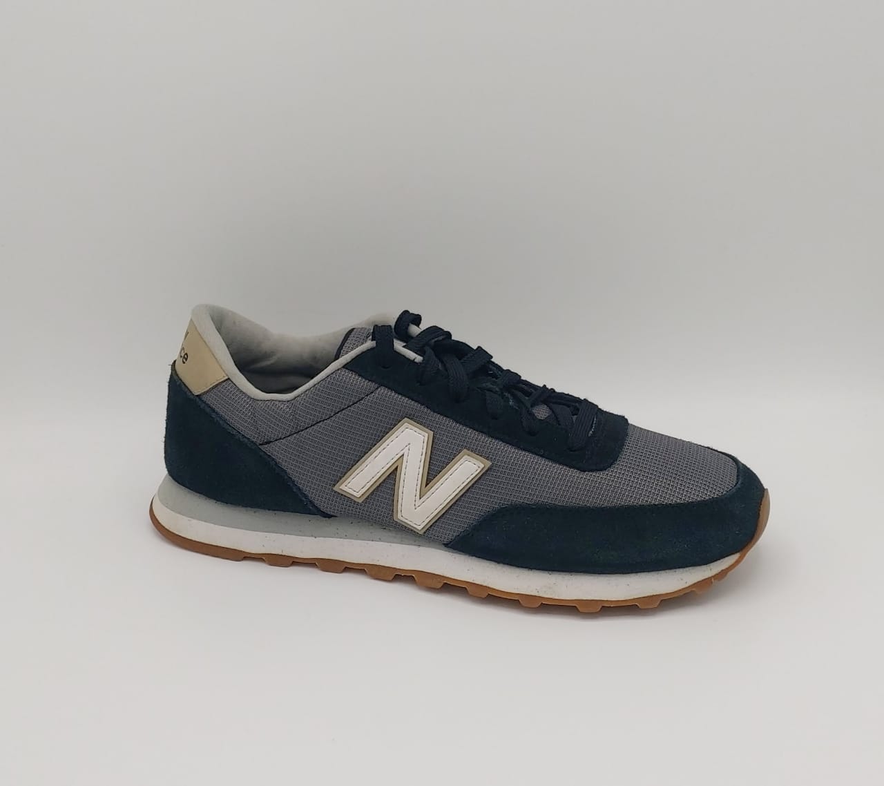 New Balance 501 sneakers, US 9 UK 8.5, premium condition classic retro casual footwear.