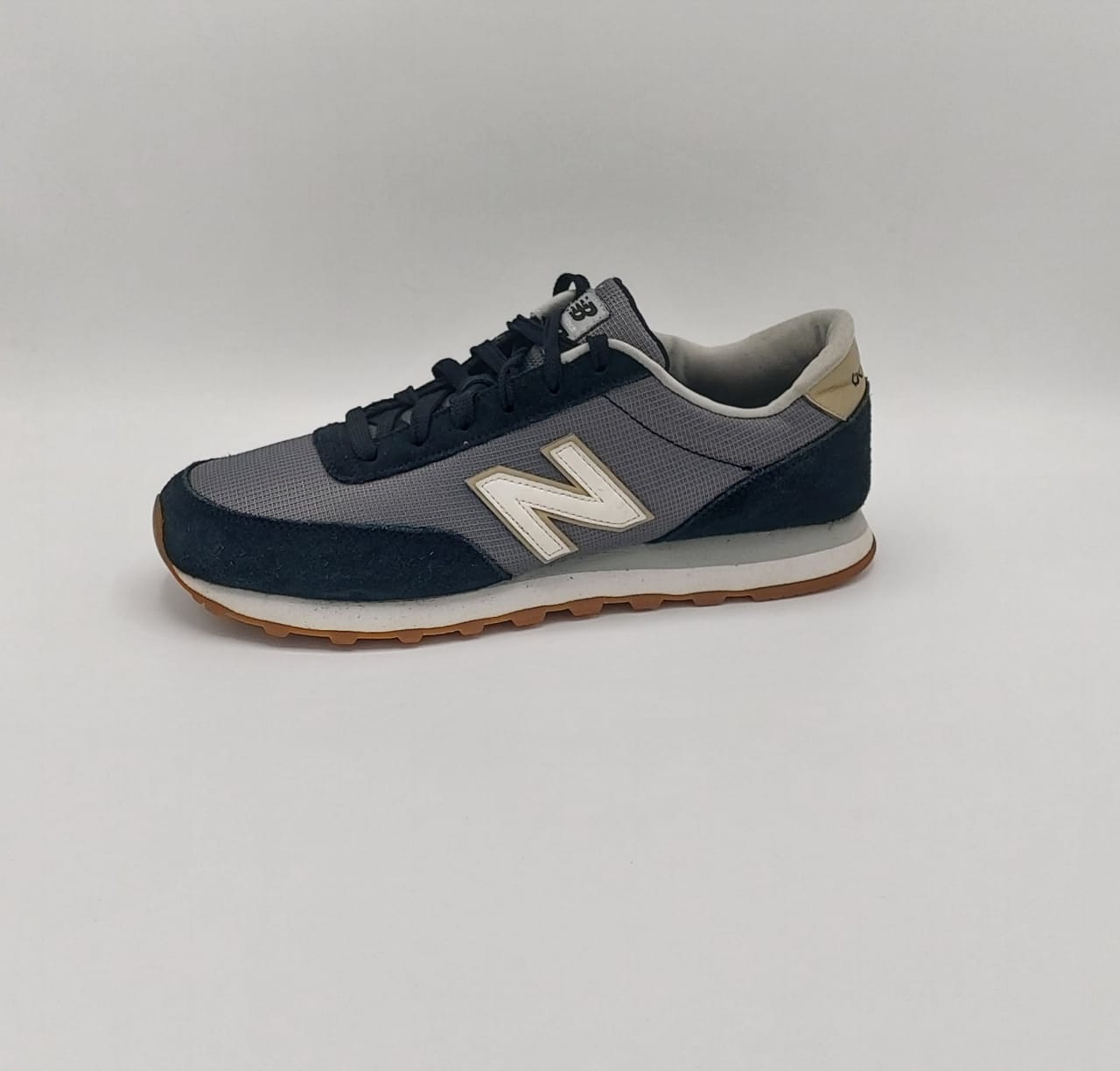 New Balance 501 sneakers, US 9 UK 8.5, premium condition classic retro casual footwear.
