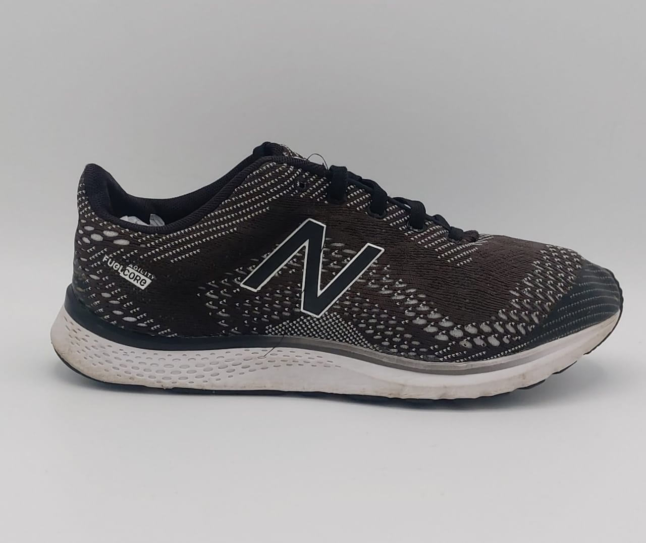 New Balance FuelCore Agility shoes, US 8 UK 6 EUR 39, excellent condition lightweight training footwear.