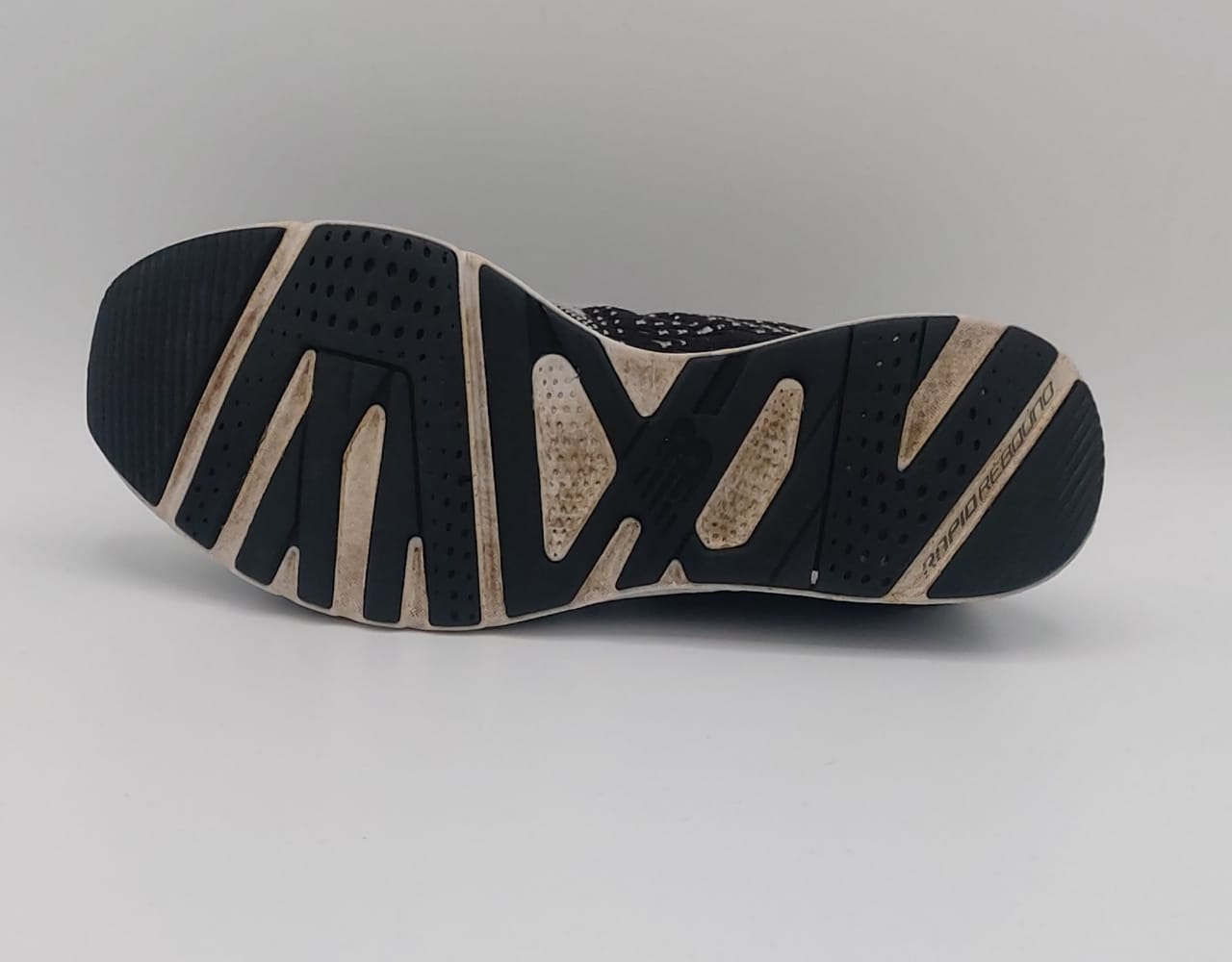 New Balance FuelCore Agility shoes, US 8 UK 6 EUR 39, excellent condition lightweight training footwear.