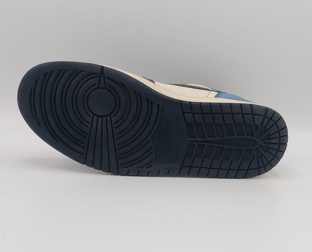 Nike Air sneakers, US 8.5 UK 7.5 EUR 42, good condition cushioned casual footwear.