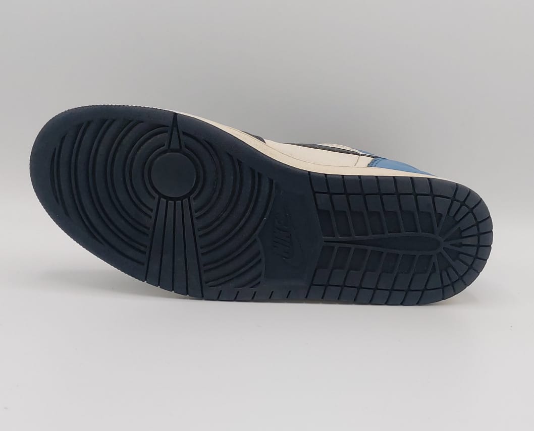 Nike Air sneakers, US 8.5 UK 7.5 EUR 42, good condition cushioned casual footwear.