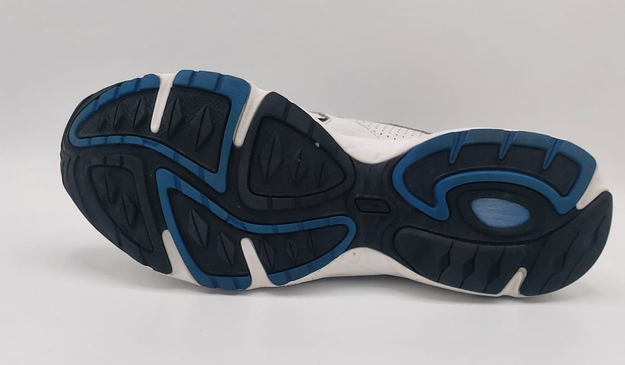 Reebok sneakers, US 10.5 UK 9.5 EUR 44, excellent condition lightweight casual footwear.
