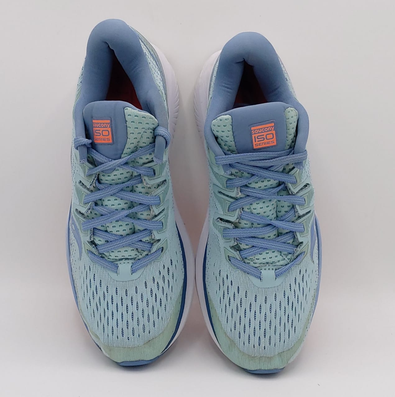 Saucony ISO Series running shoes, US 10 UK 8 EUR 42, excellent condition cushioned performance footwear.