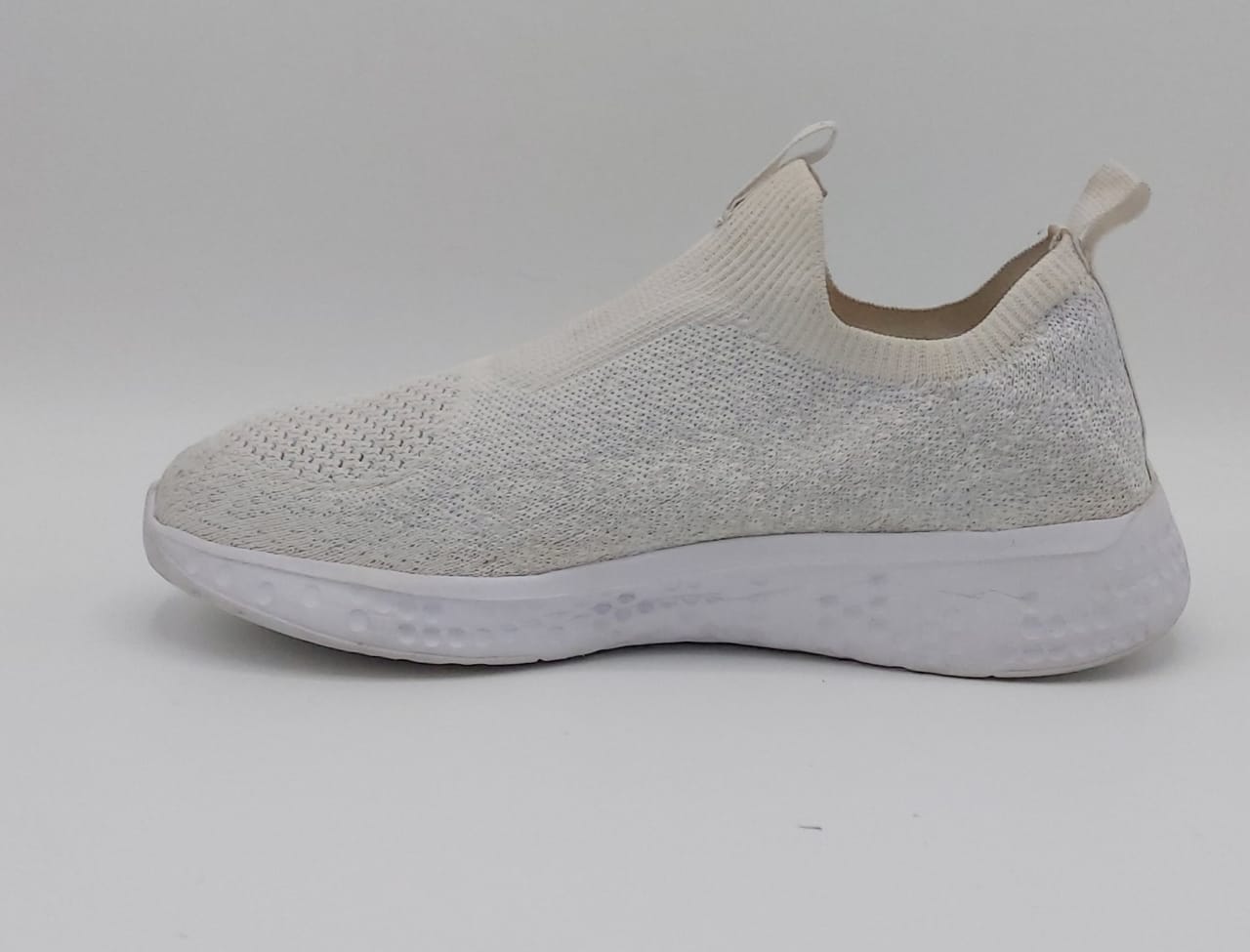 Avia women’s shoes, US 7 EUR 38, excellent condition lightweight cushioned casual footwear.