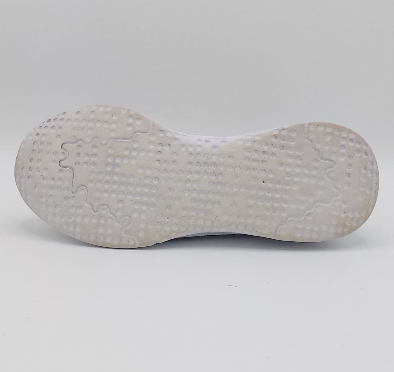 Avia women’s shoes, US 7 EUR 38, excellent condition lightweight cushioned casual footwear.