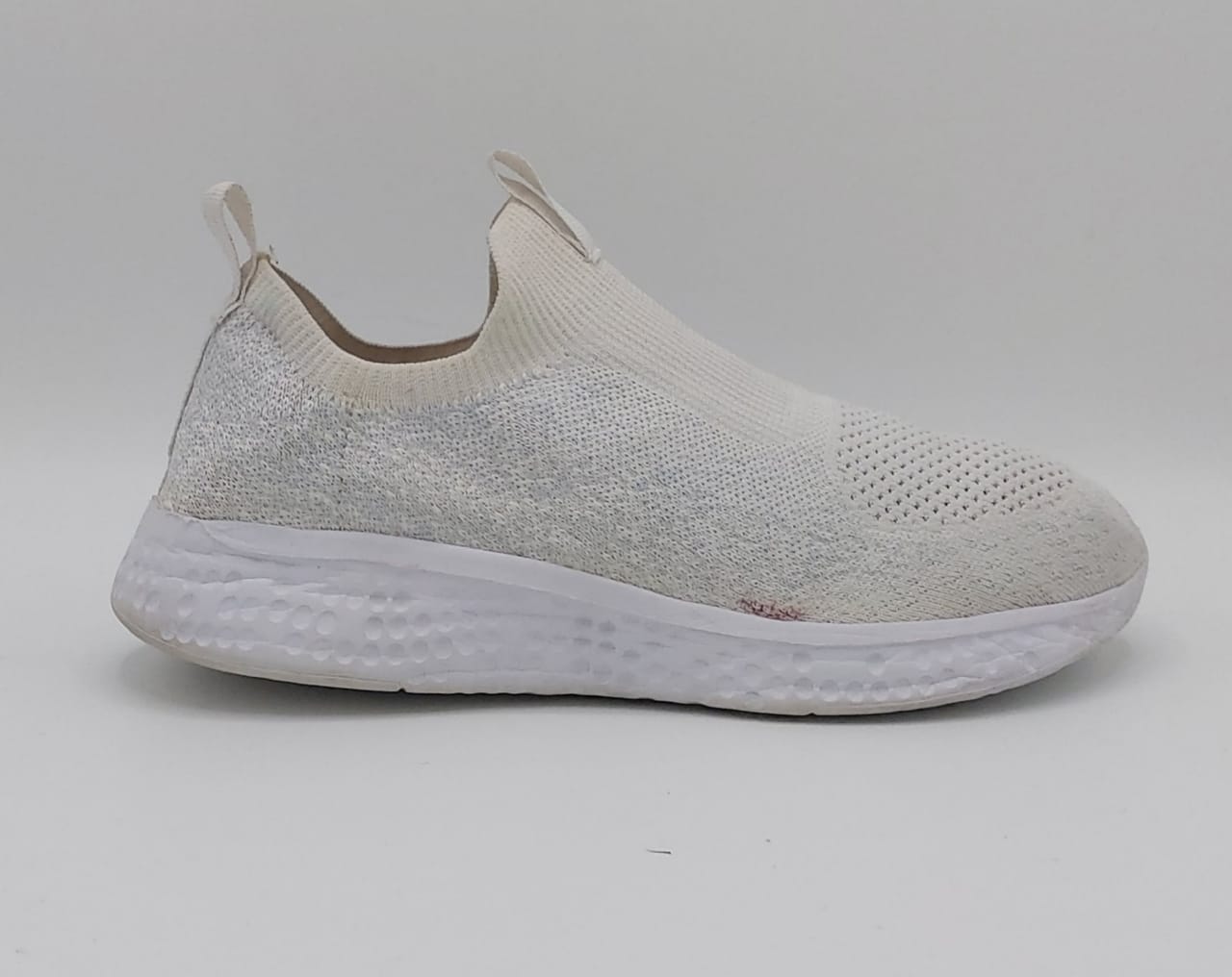 Avia women’s shoes, US 7 EUR 38, excellent condition lightweight cushioned casual footwear.