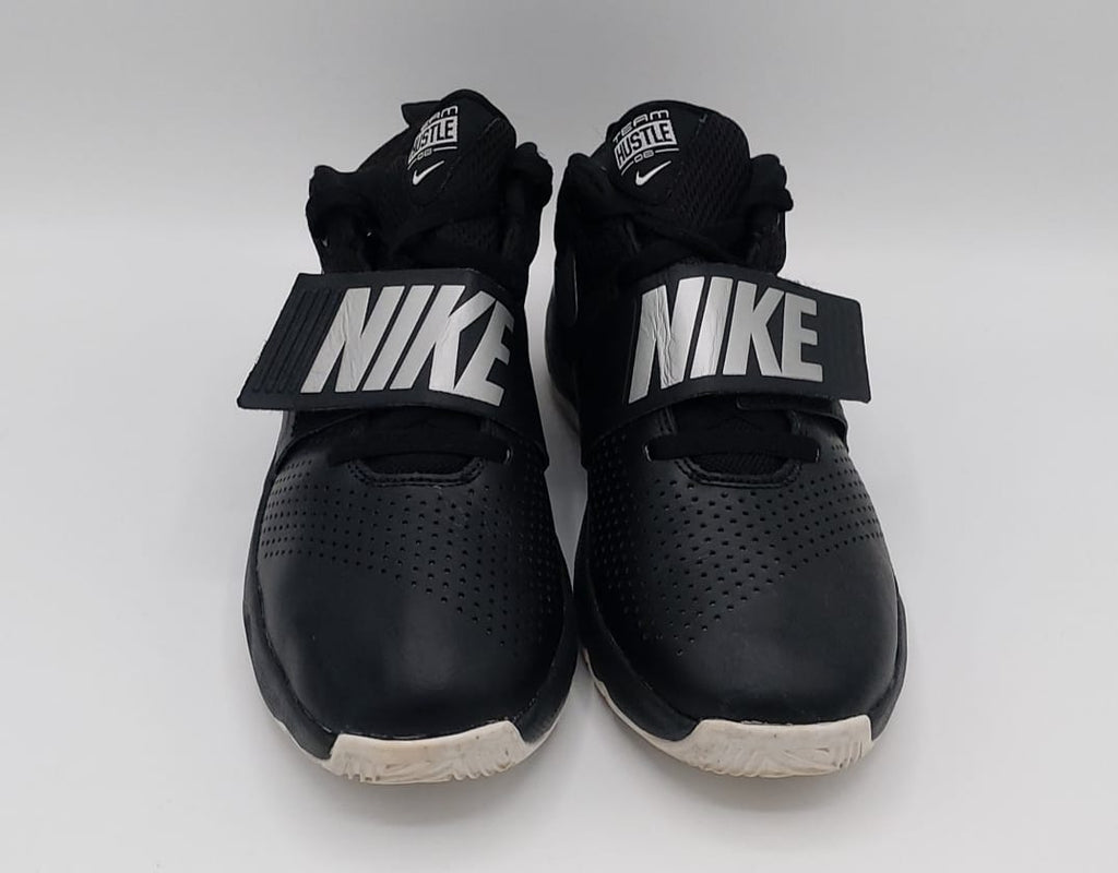 Nike Team Hustle 08 basketball shoes, US 6 UK 5.5 EUR 38.5, excellent condition cushioned court footwear.