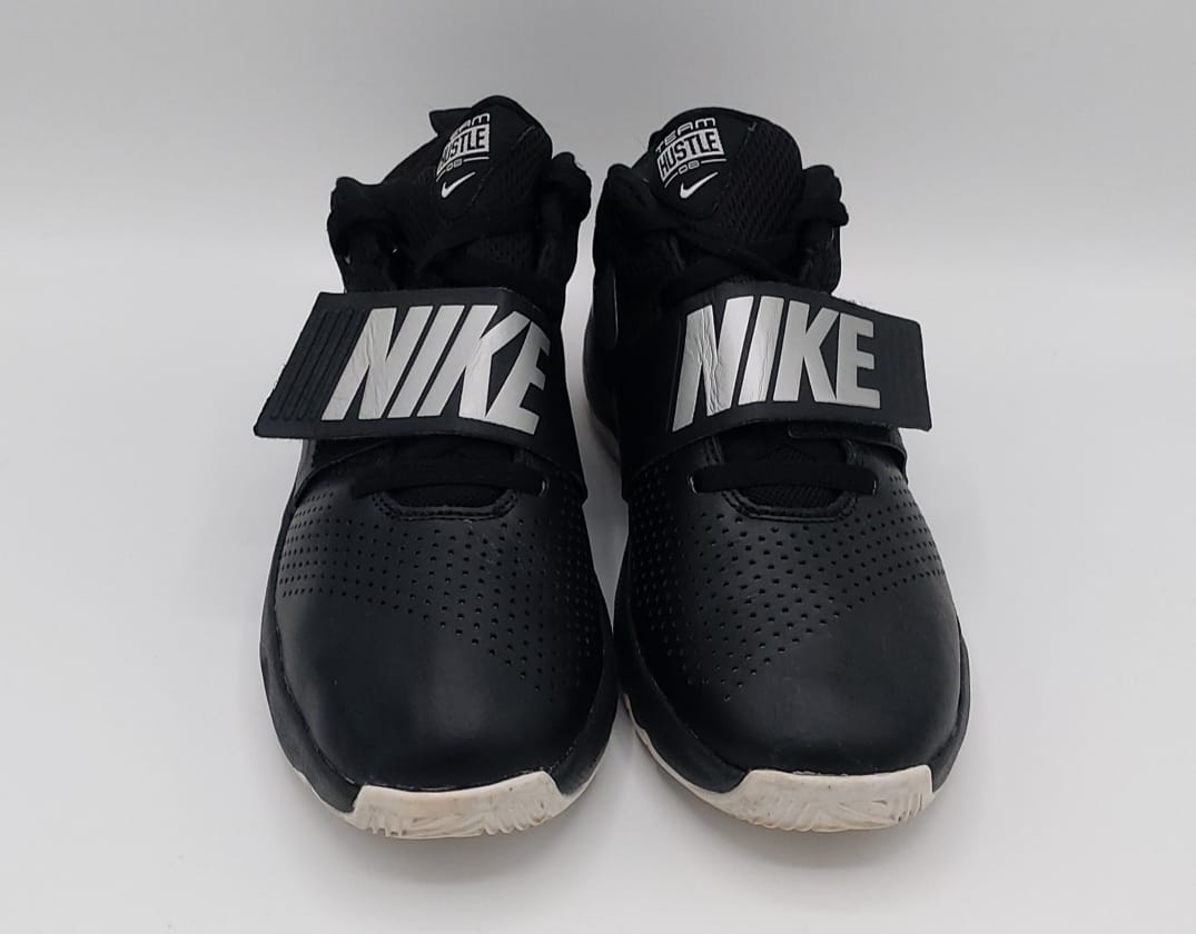 Nike Team Hustle 08 basketball shoes, US 6 UK 5.5 EUR 38.5, excellent condition cushioned court footwear.