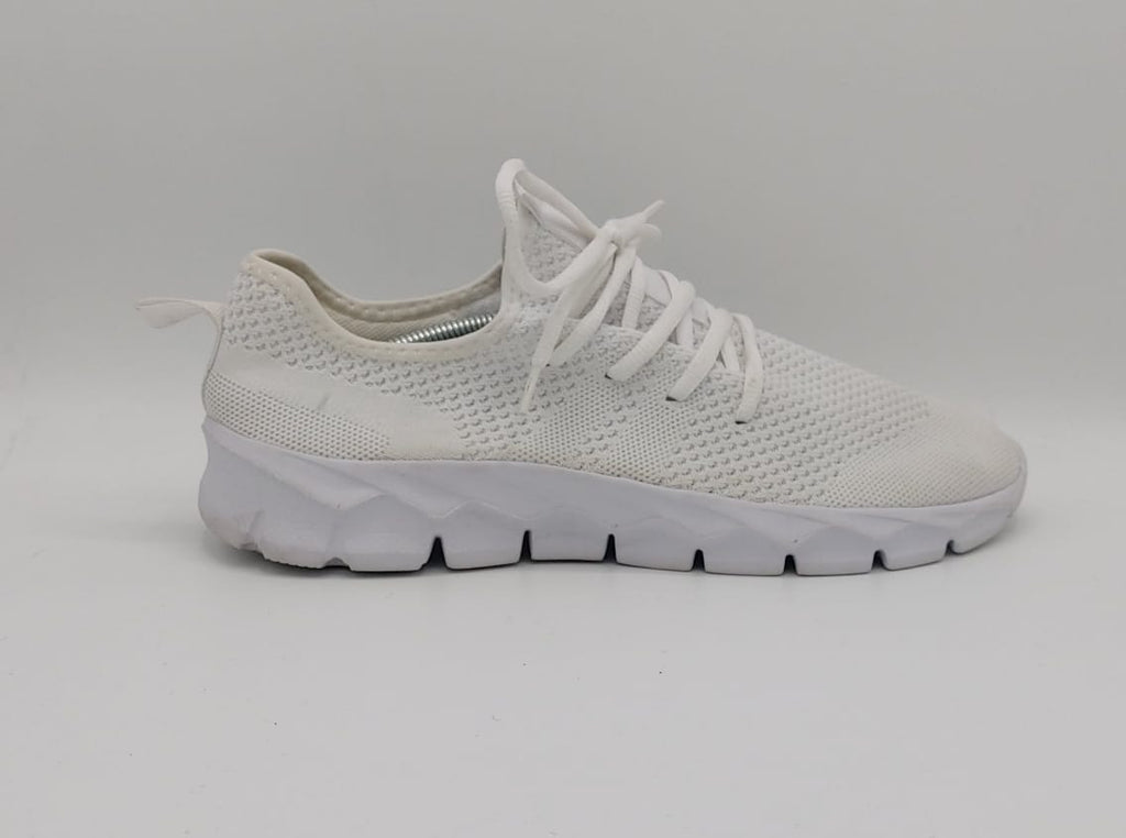 L. Loubit running shoes, EU 43, excellent condition lightweight cushioned footwear.