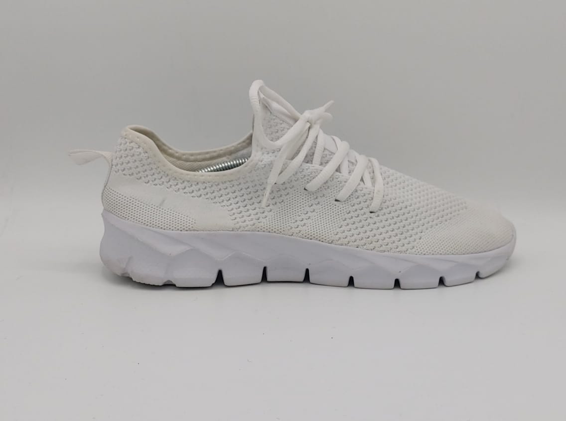 L. Loubit running shoes, EU 43, excellent condition lightweight cushioned footwear.
