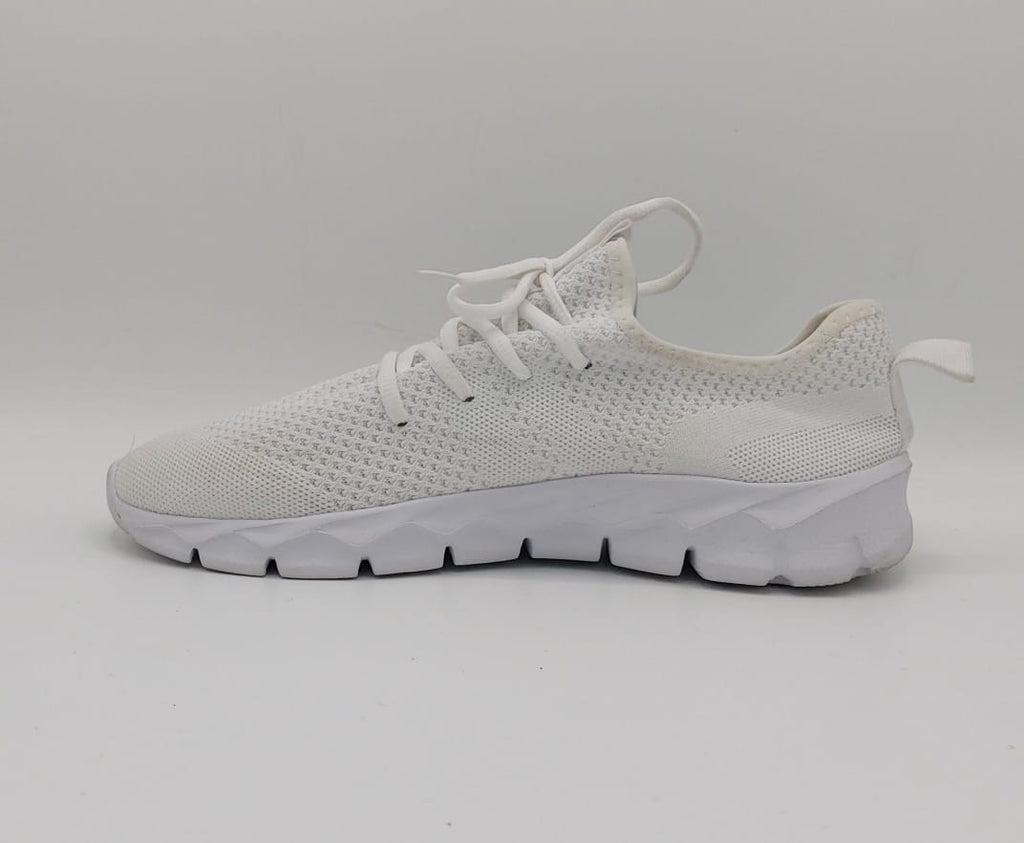 L. Loubit running shoes, EU 43, excellent condition lightweight cushioned footwear.