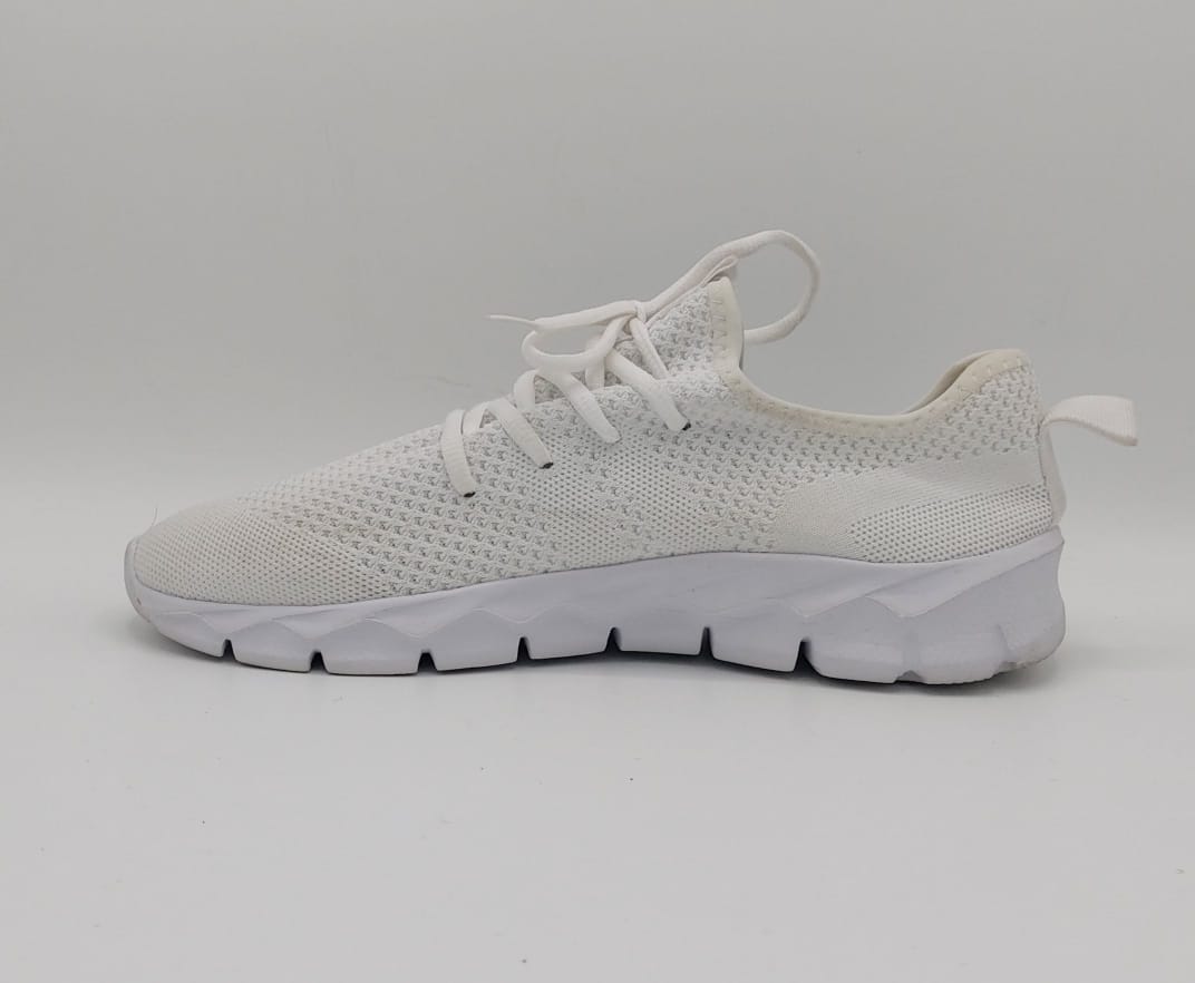 L. Loubit running shoes, EU 43, excellent condition lightweight cushioned footwear.