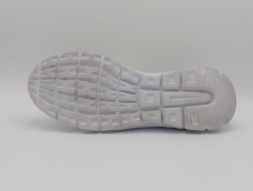 L. Loubit running shoes, EU 43, excellent condition lightweight cushioned footwear.