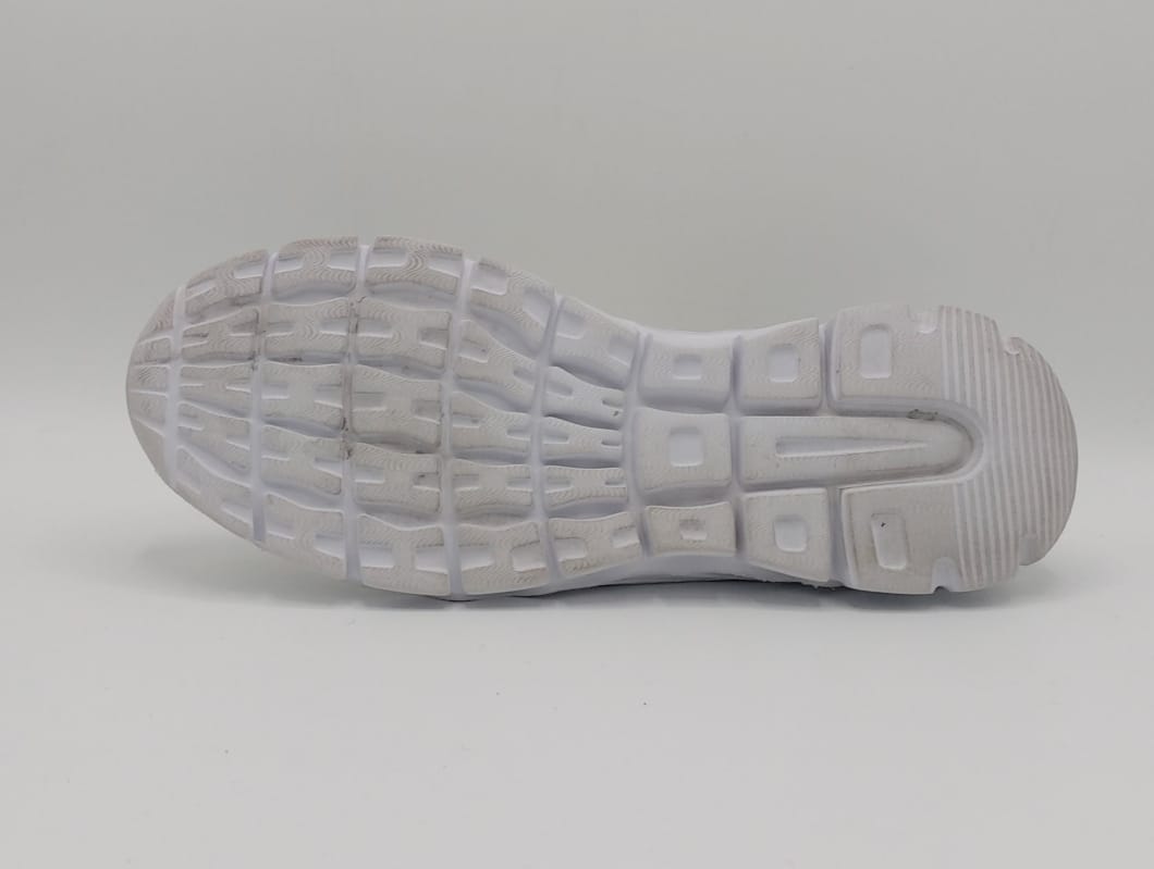 L. Loubit running shoes, EU 43, excellent condition lightweight cushioned footwear.