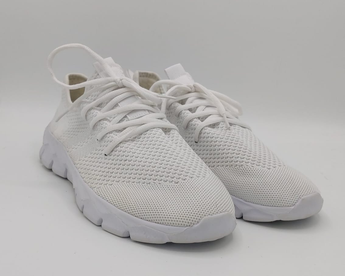 L. Loubit running shoes, EU 43, excellent condition lightweight cushioned footwear.