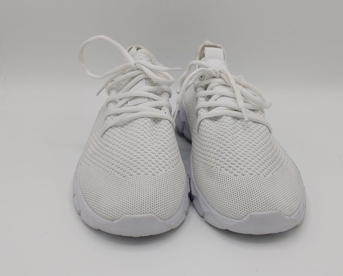 L. Loubit running shoes, EU 43, excellent condition lightweight cushioned footwear.