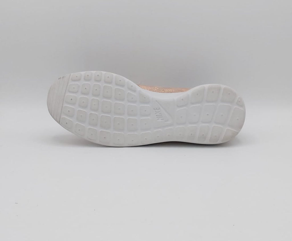 Nike Roshe One sneakers, US 8 UK 5.5 EUR 39, premium condition lightweight casual footwear.