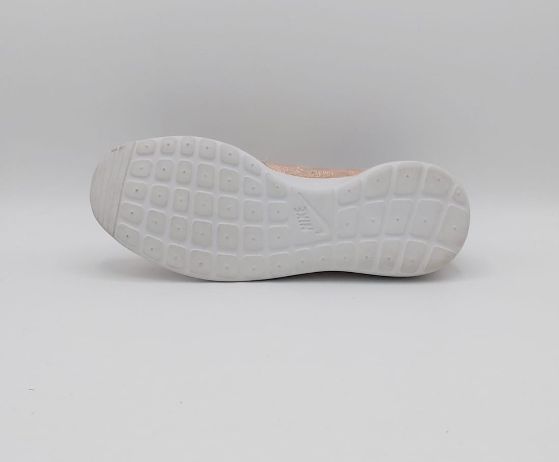 Nike Roshe One sneakers, US 8 UK 5.5 EUR 39, premium condition lightweight casual footwear.