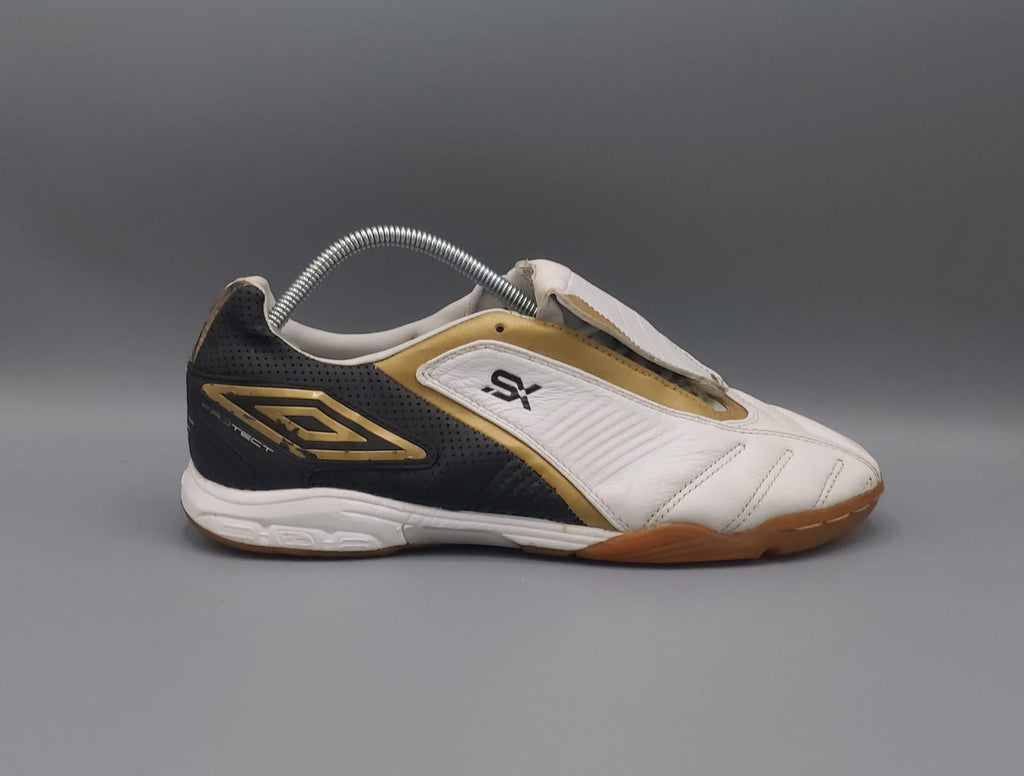 Umbro Impact Control shoes, US 10.5 UK 9.5 EUR 44, good condition durable training footwear.