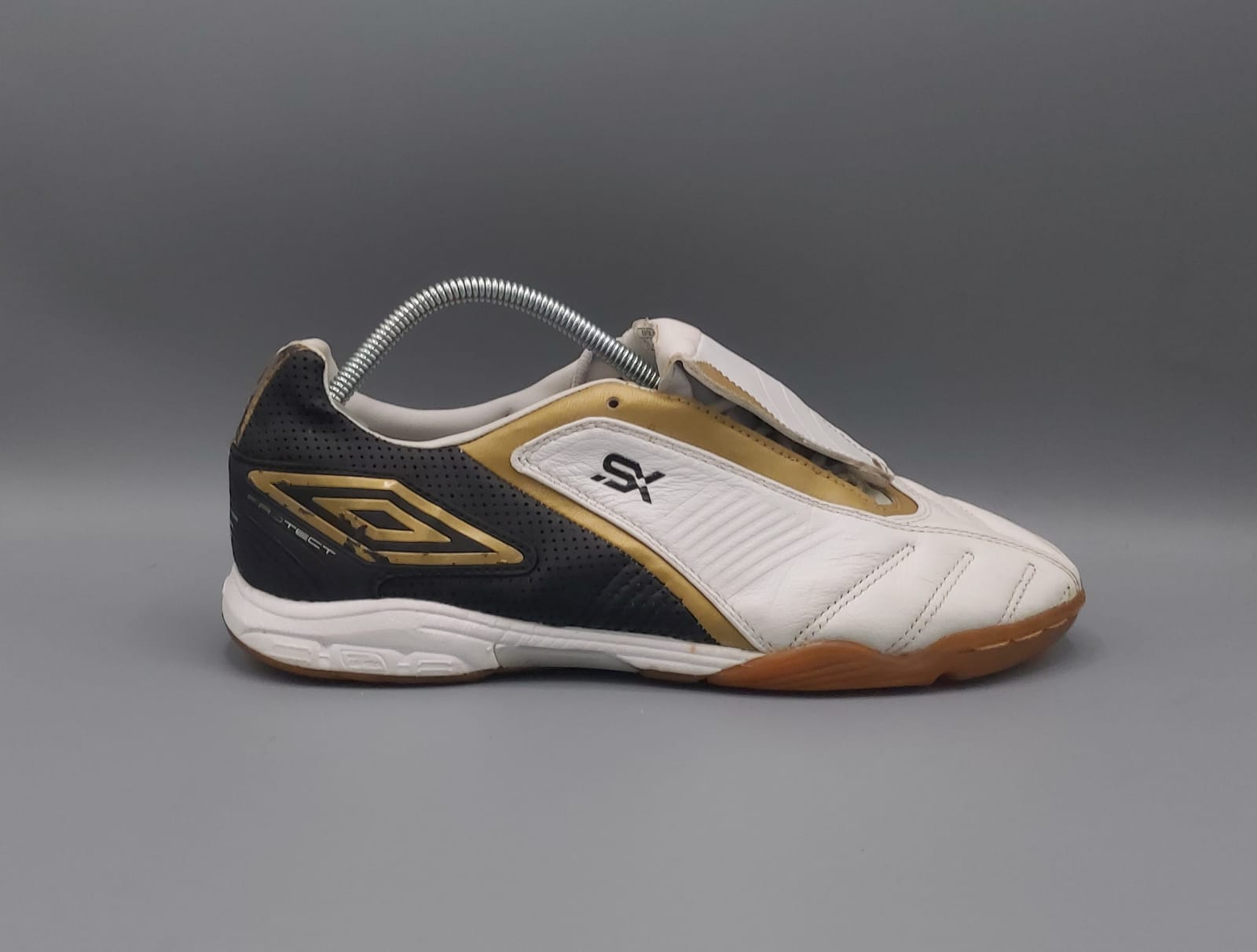 Umbro Impact Control shoes, US 10.5 UK 9.5 EUR 44, good condition durable training footwear.