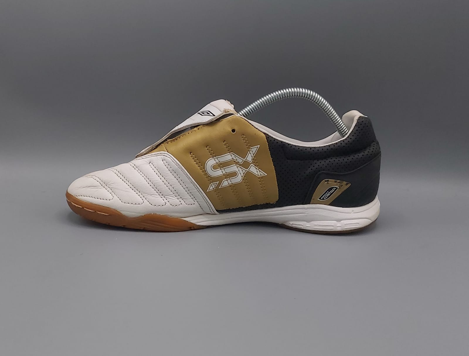 Umbro Impact Control shoes, US 10.5 UK 9.5 EUR 44, good condition durable training footwear.