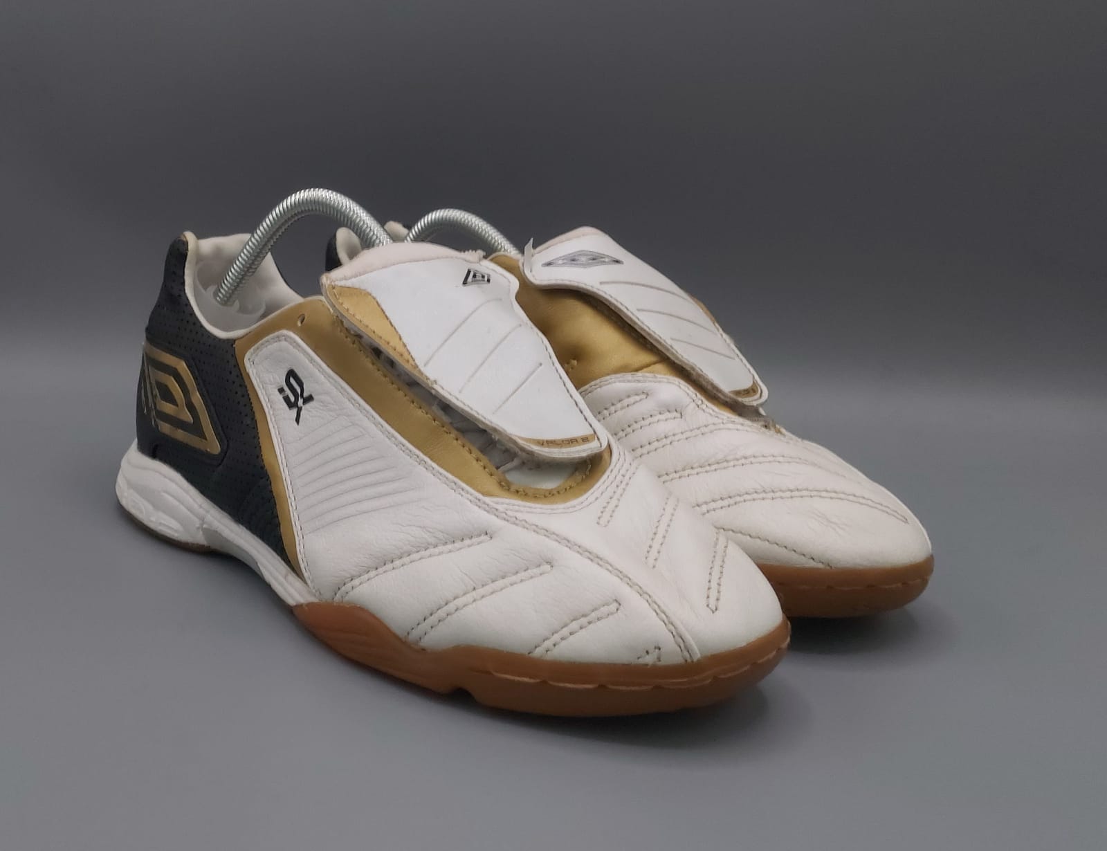 Umbro Impact Control shoes, US 10.5 UK 9.5 EUR 44, good condition durable training footwear.
