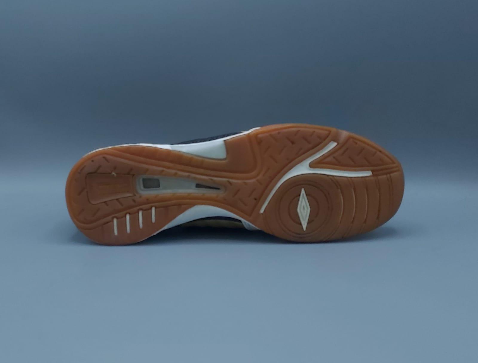 Umbro Impact Control shoes, US 10.5 UK 9.5 EUR 44, good condition durable training footwear.