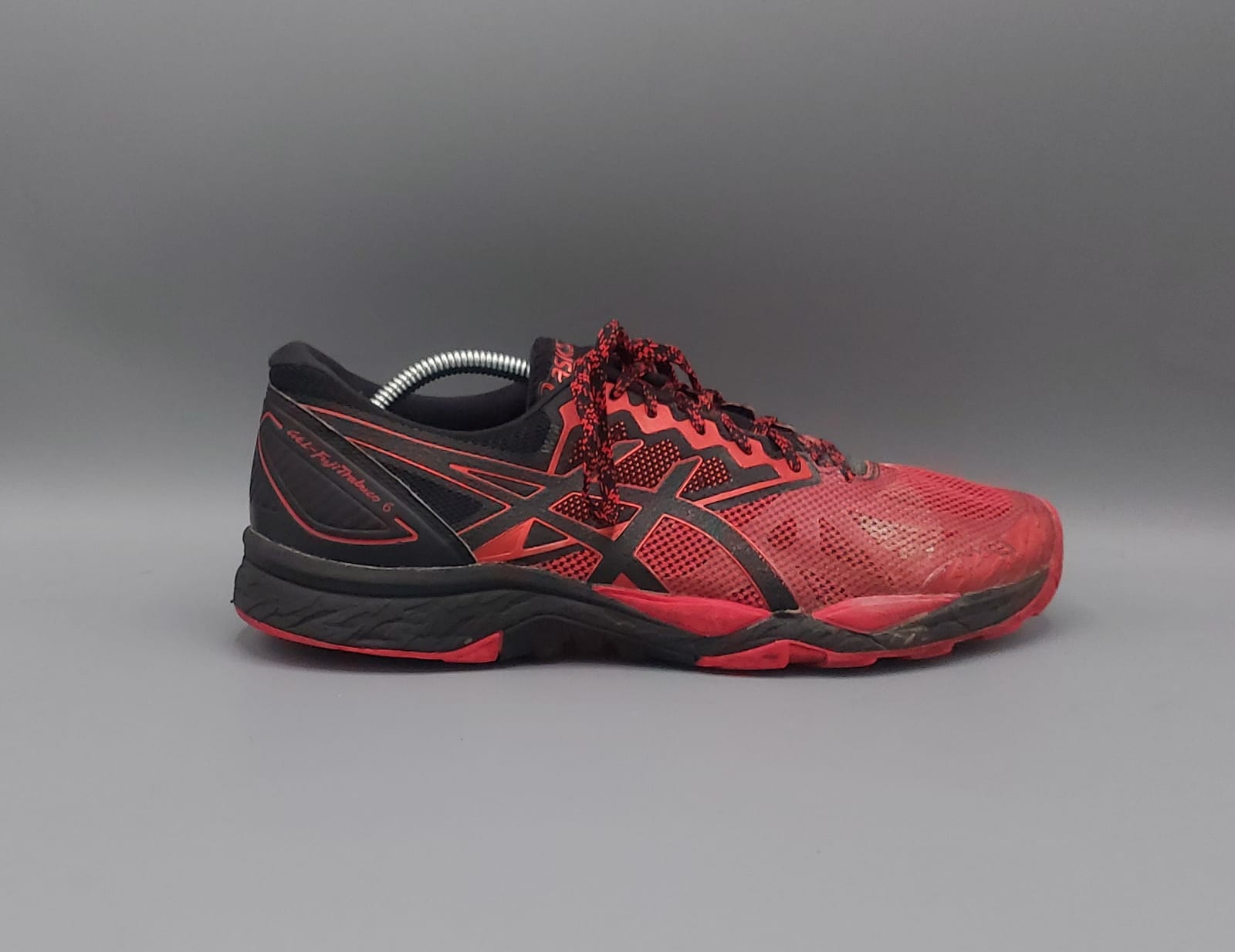 ASICS Gel Fuji Trabuco 6 trail shoes, US 9.5 EUR 43.5, good condition off-road running footwear.